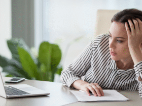 7 daily habits that keep people small, safe, and unsuccessful
