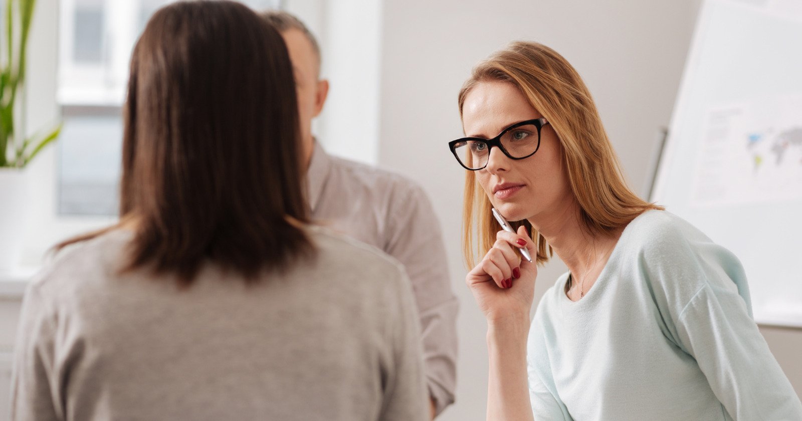 10 situations at work where the best thing to do is remain silent, according to psychology