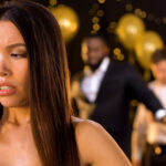 7 awkward things people with poor social skills do in public (without realizing it)