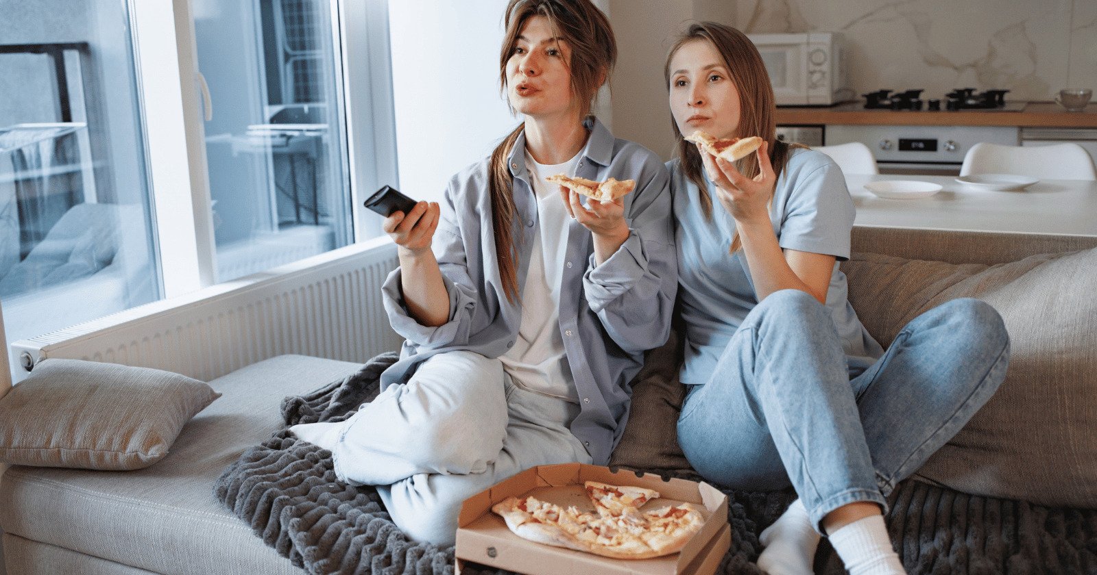 If you can’t eat without watching something, these 7 things might be true about your brain
