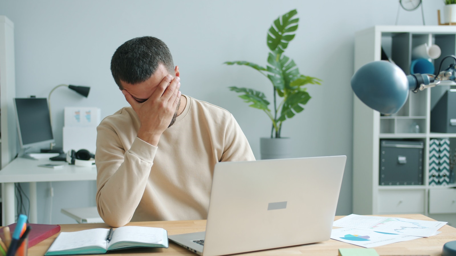 6 Mental Biases That Make Founders Bad With Money