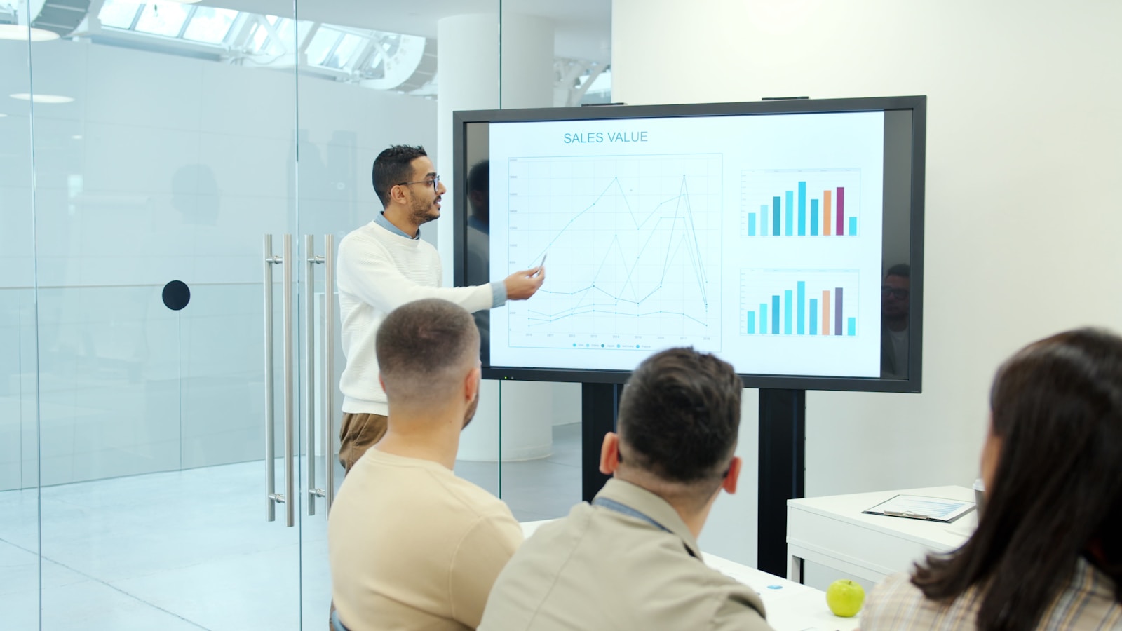 7 founder habits that turn unpredictable revenue into stability