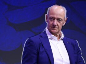 $251 Billion Siemens CEO Responds to Emails with Just 2 Letters