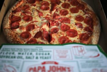 Papa Johns Franchisee Wade Oney Shares Ownership With Staff
