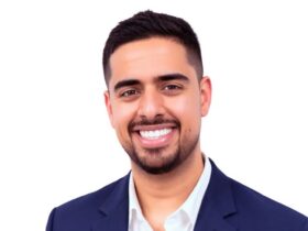 My 7-Figure Business Teaches AI Prompt Engineering, Claude